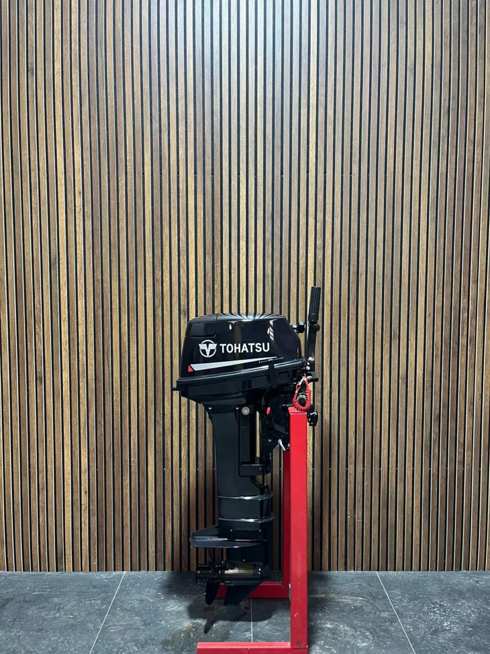 Tohatsu 15 HP 2-stroke outboard engine.
