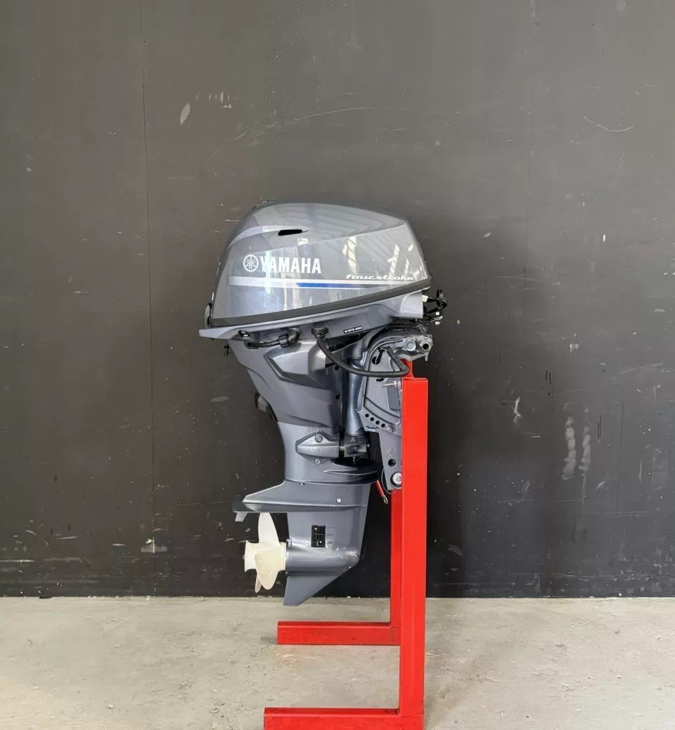 2024 Yamaha F25GETS outboard engine.